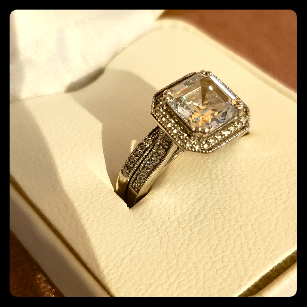 Swarovski crystal wedding ring set